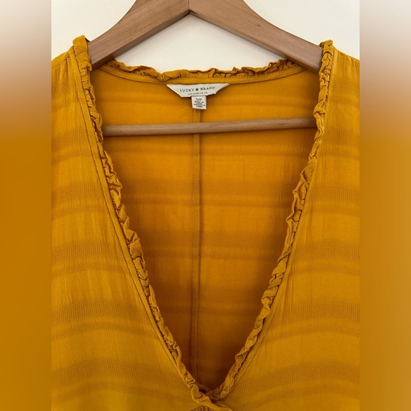 🛍️ $5 SALE Lucky Brand Flowy Top, size small but can fit medium. - Picture 5 of 6